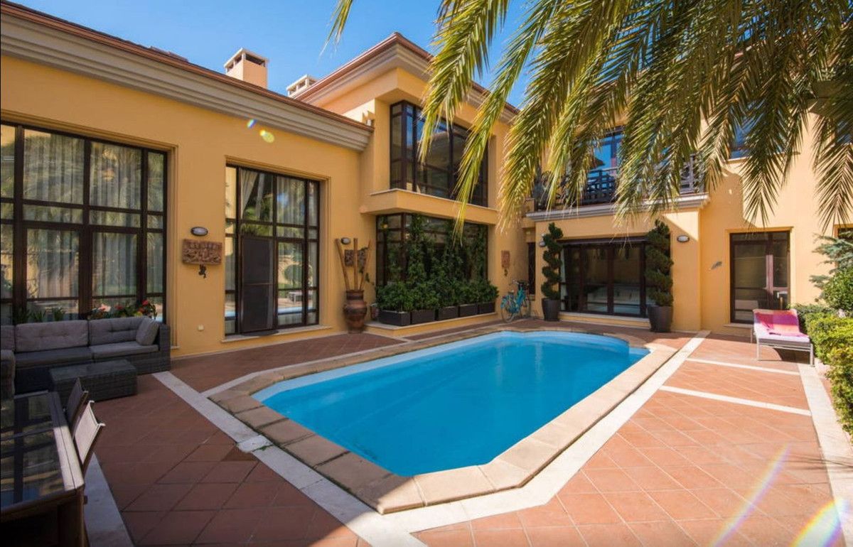 Piscina de Casa o xalet en venda en Marbella amb Aire condicionat, Jardí privat i Terrassa
