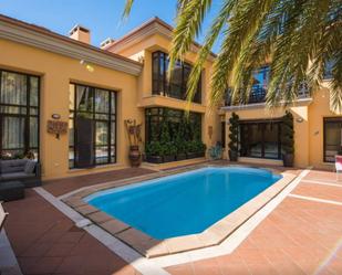 Swimming pool of House or chalet for sale in Marbella  with Air Conditioner, Private garden and Terrace