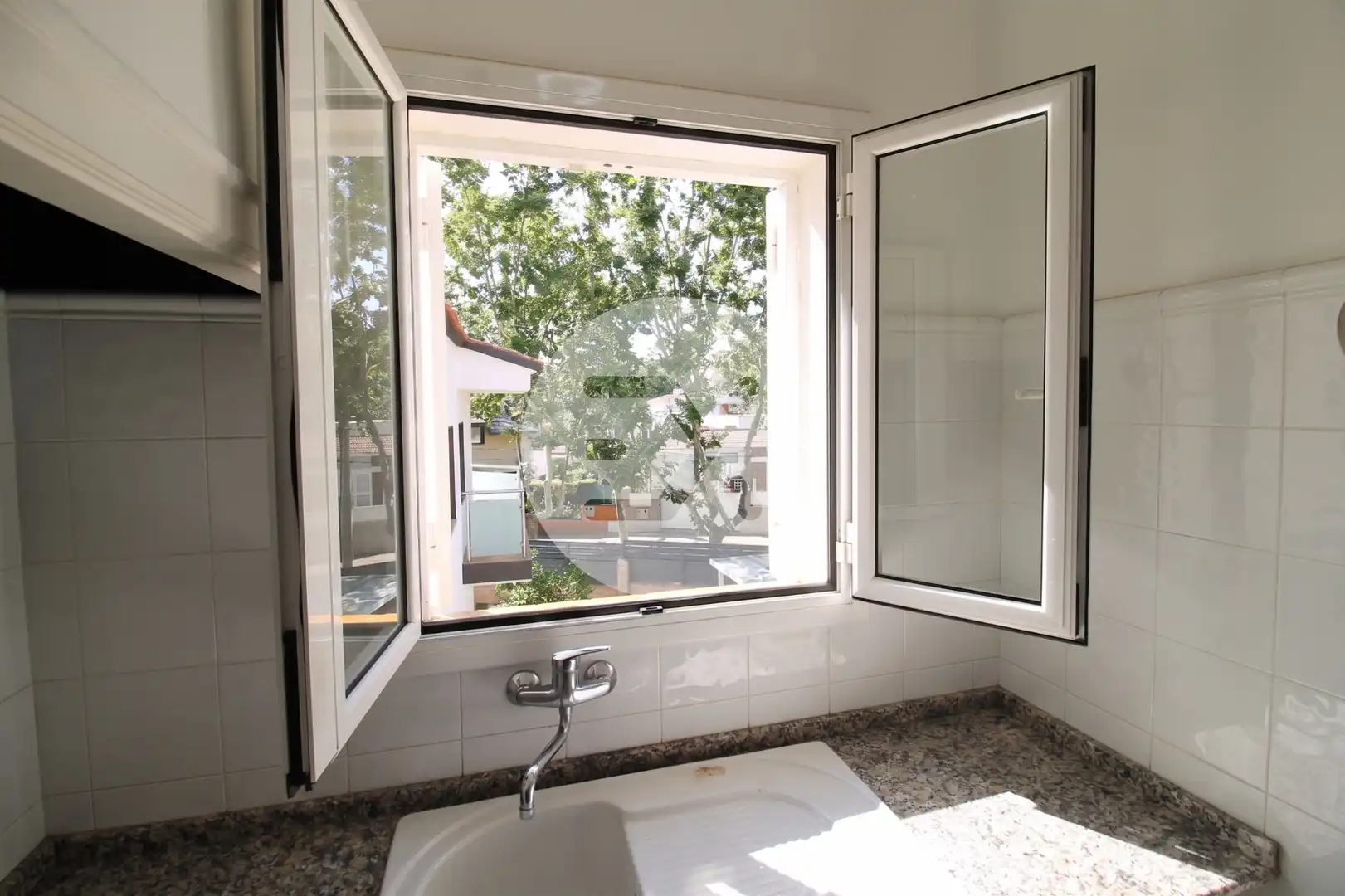 Bany de Casa o xalet en venda en Castelldefels amb Jardí privat i Terrassa