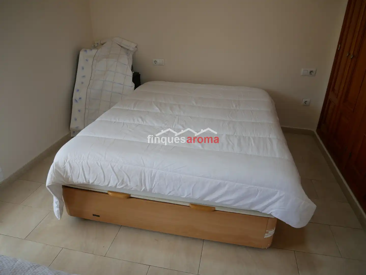 Habitación de Casa adosada en venta en Pira con Aire acondicionado, Calefacción y Terraza