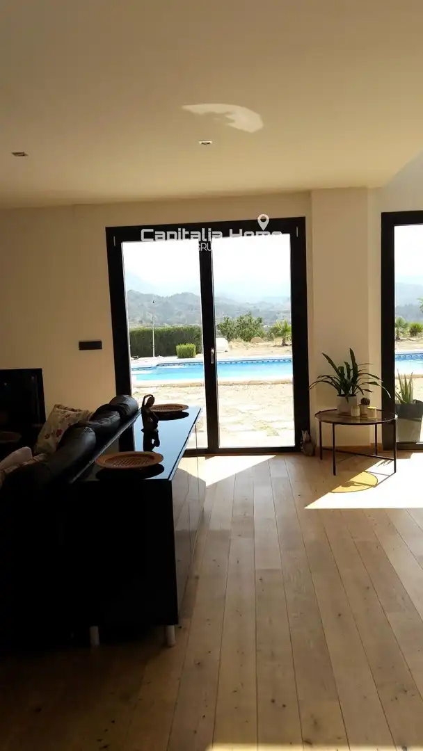 Sala d'estar de Casa o xalet en venda en Relleu amb Aire condicionat, Calefacció i Piscina