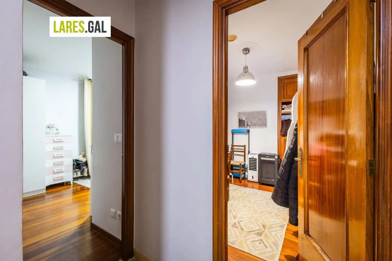 Piso en venta en Cangas  con Calefacción, Parquet y Terraza