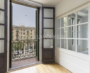 Vista exterior de Apartament en venda en  Barcelona Capital amb Aire condicionat i Balcó