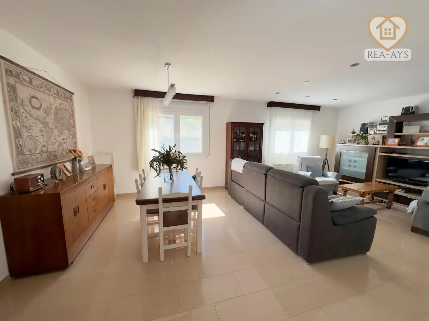 Sala d'estar de Casa o xalet en venda en Mediona amb Calefacció, Jardí privat i Terrassa