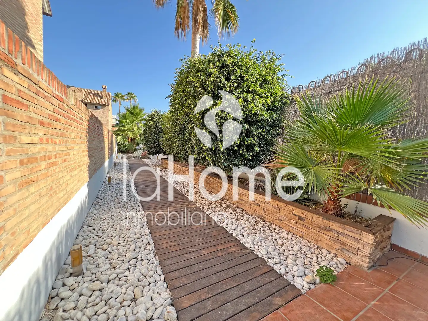 Casa aparellada amb terrassa en venda a Mas Camarena, imagen 32