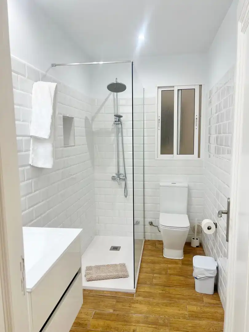 Baño de Piso de alquiler en Arona con Terraza y Amueblado