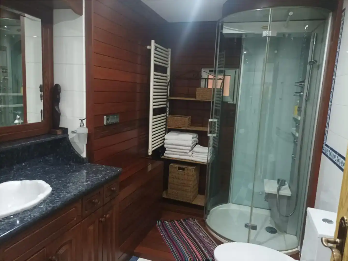 Bany de Casa o xalet de lloguer en Dénia amb Aire condicionat, Jardí privat i Piscina