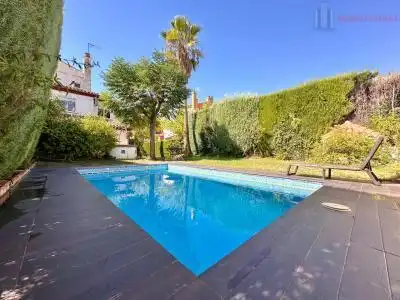 Villa con piscina in vendita a MAGNOLIOS 4