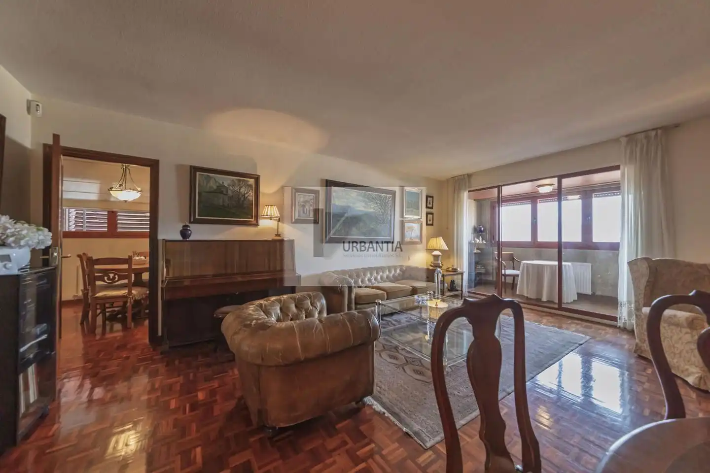 Sala de estar de Piso en venta en  Pamplona / Iruña con Calefacción, Parquet y Terraza