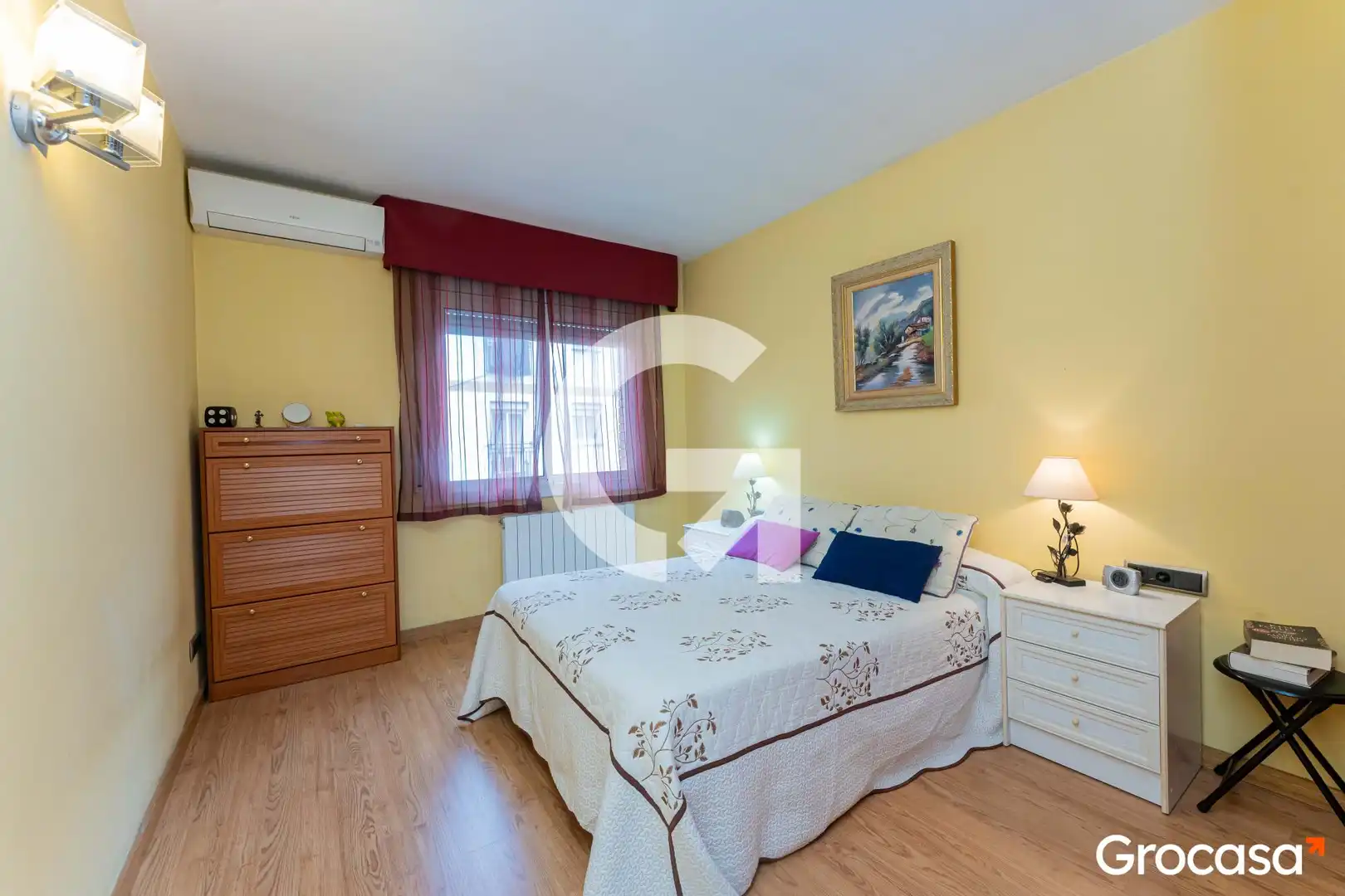 Habitación de Casa adosada en venta en Cornellà de Llobregat con Aire acondicionado, Calefacción y Trastero