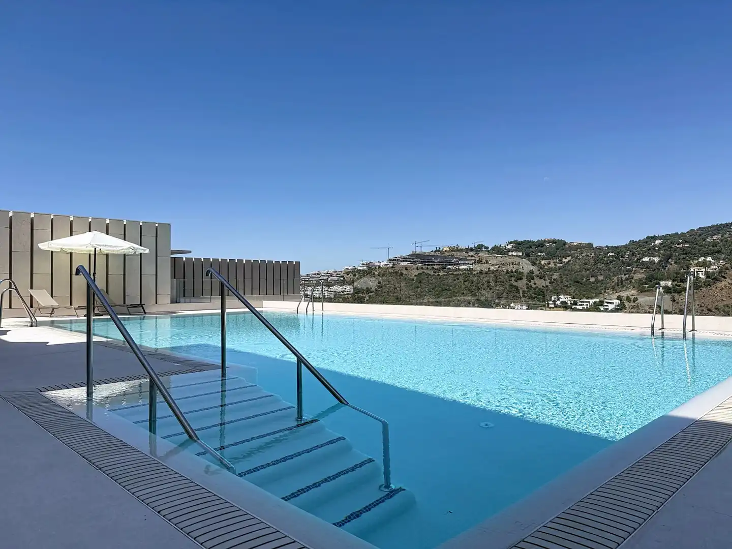 Swimming pool of Apartments for sale in Benahavís  with Air Conditioner, Terrace and Storage room