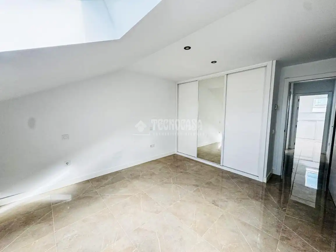 Habitación de Dúplex en venta en Navalcarnero con Aire acondicionado, Calefacción y Terraza