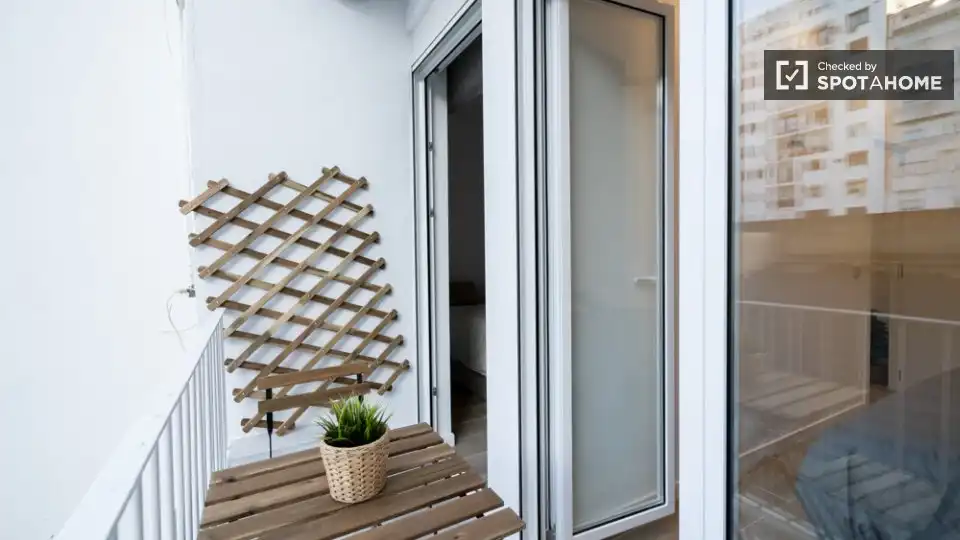 Appartamento con terrazza in affitto a L'Eixample, imagen 13