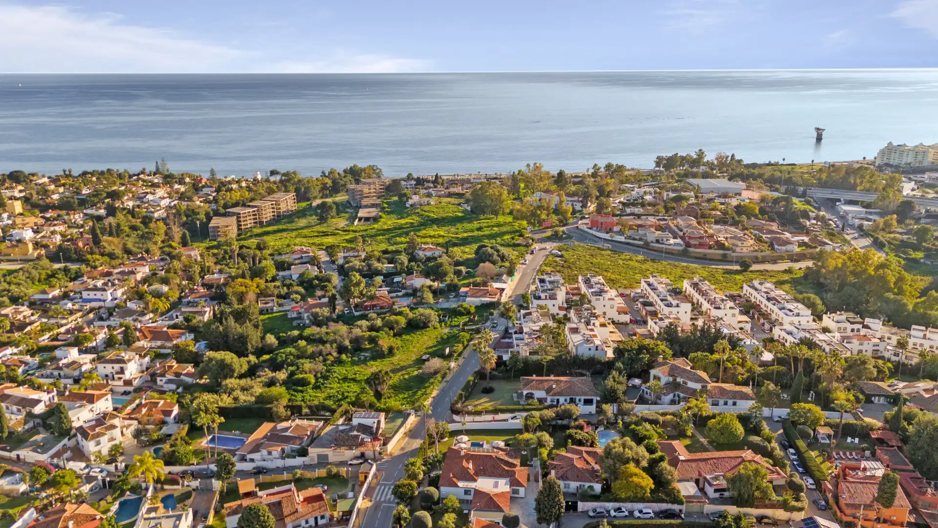 Vista exterior de Casa o xalet en venda en Marbella amb Aire condicionat, Calefacció i Jardí privat