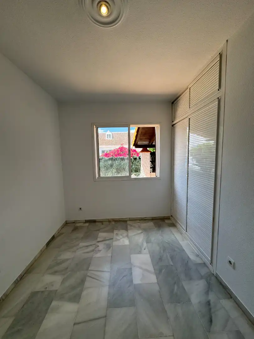 Habitación de Casa o chalet de alquiler en Espartinas con Aire acondicionado, Calefacción y Jardín privado