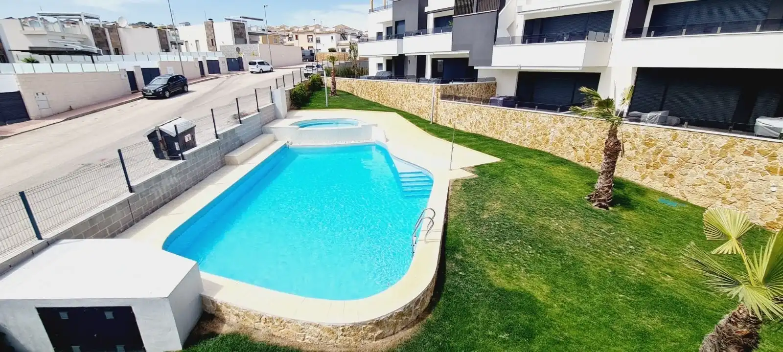 Piscina de Ático en venta en Orihuela con Aire acondicionado, Terraza y Trastero