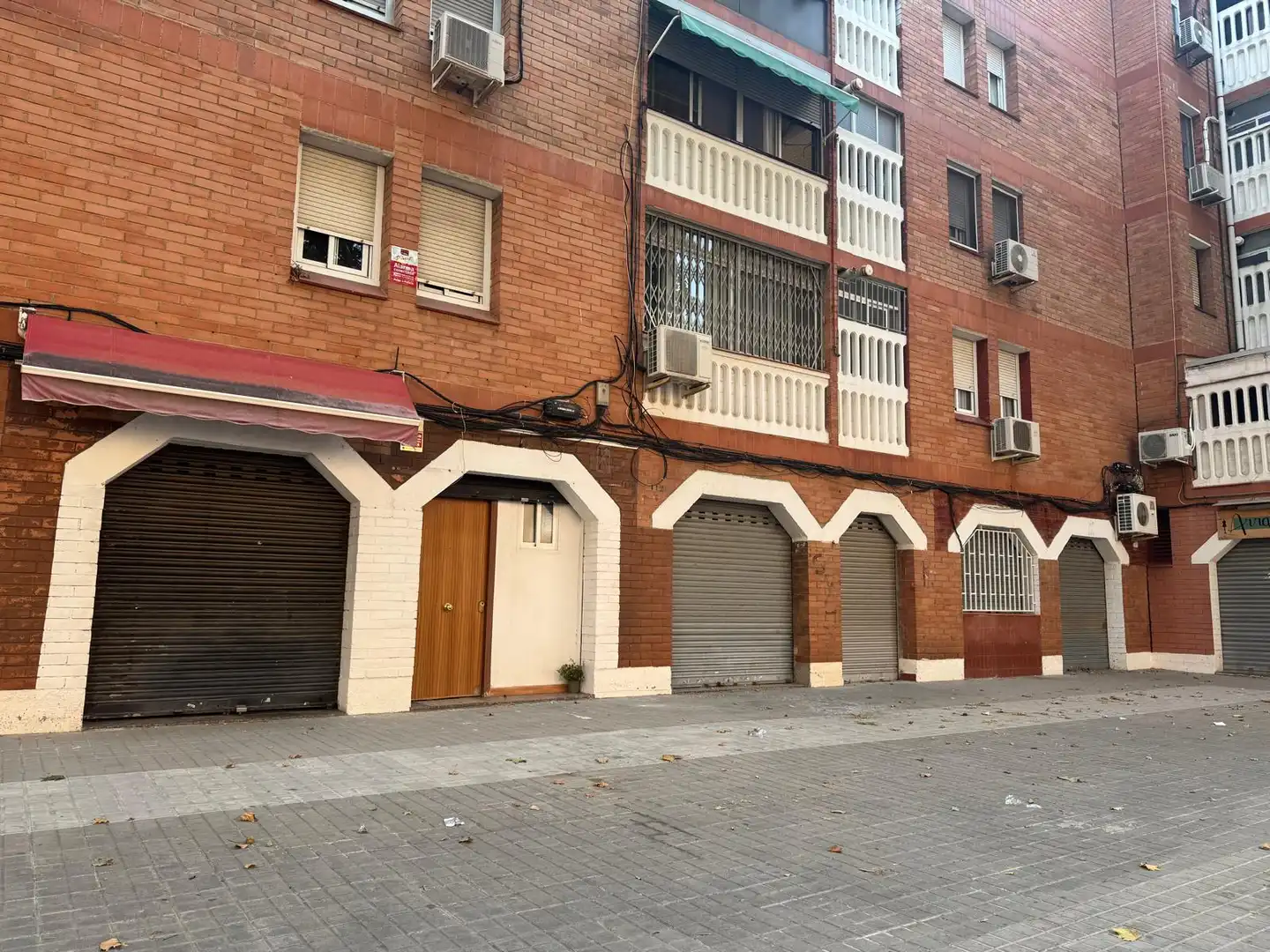 Vista exterior de Local en venta en Badalona con Terraza