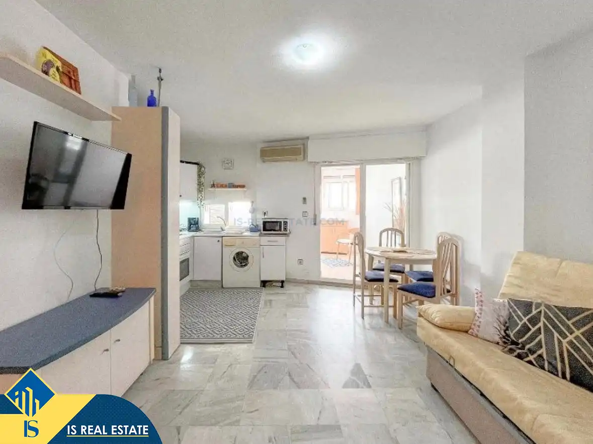 Cuina de Apartament de lloguer en Torrevieja amb Aire condicionat, Calefacció i Terrassa