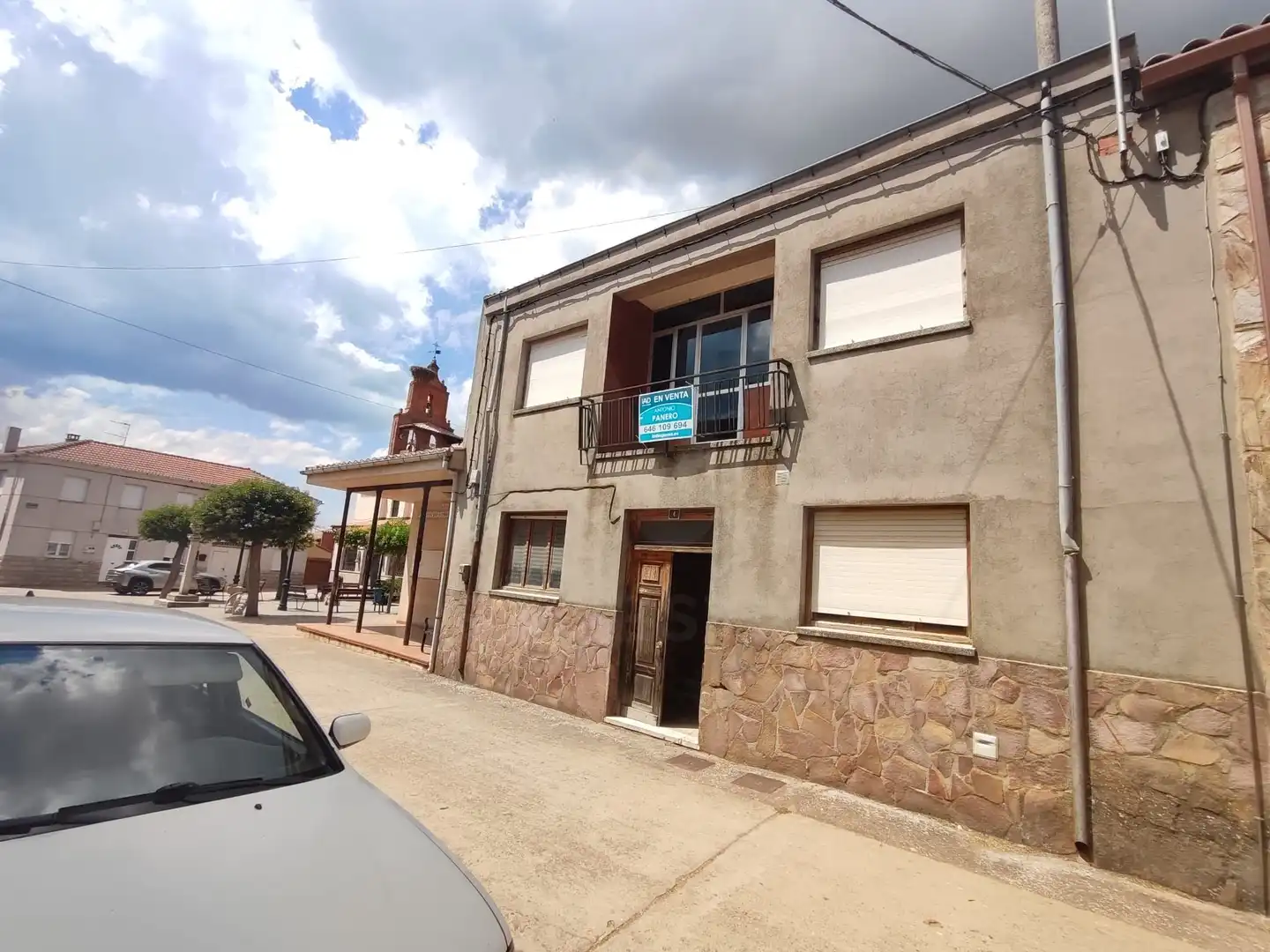 Vista exterior de Finca rústica en venda en Santa Marina del Rey amb Terrassa