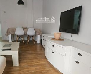 Living room of Flat to rent in Salamanca Capital  with Heating, Parquet flooring and Furnished