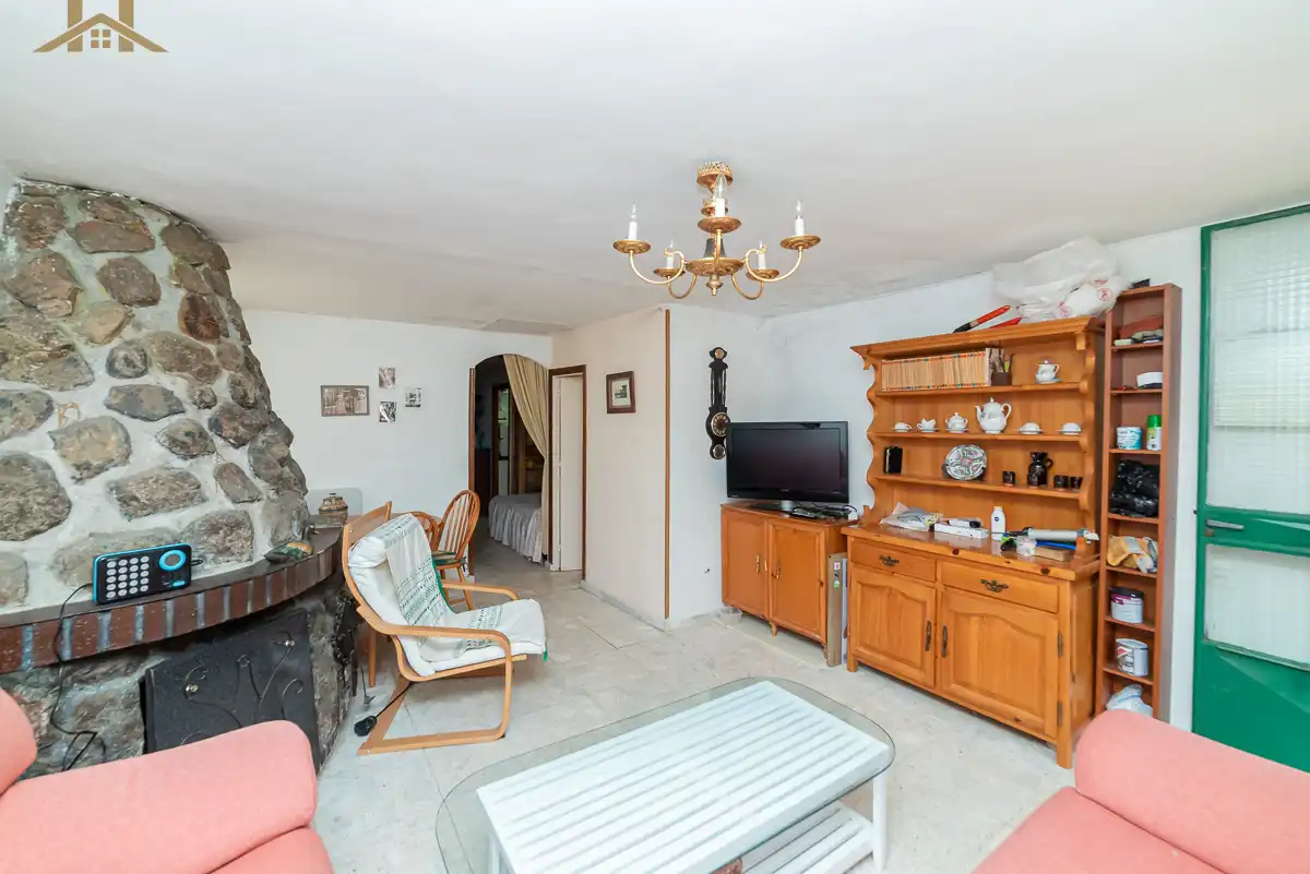 Sala d'estar de Casa o xalet en venda en Santa María de la Alameda amb Traster