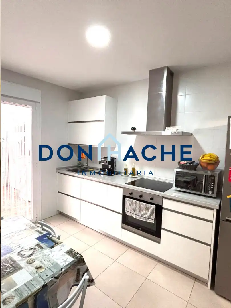 Cocina de Casa adosada en venta en Mérida con Aire acondicionado, Calefacción y Jardín privado