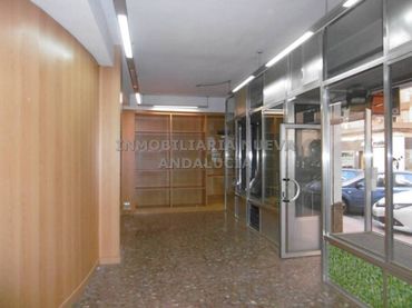 Local comercial de lloguer a Oliveros - Altamira