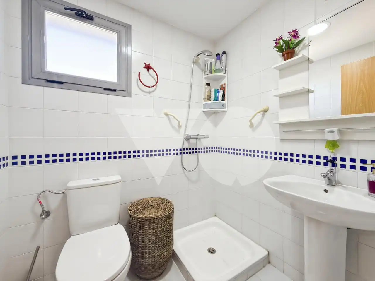 Bathroom of Flat for sale in Fuencarral - El Pardo