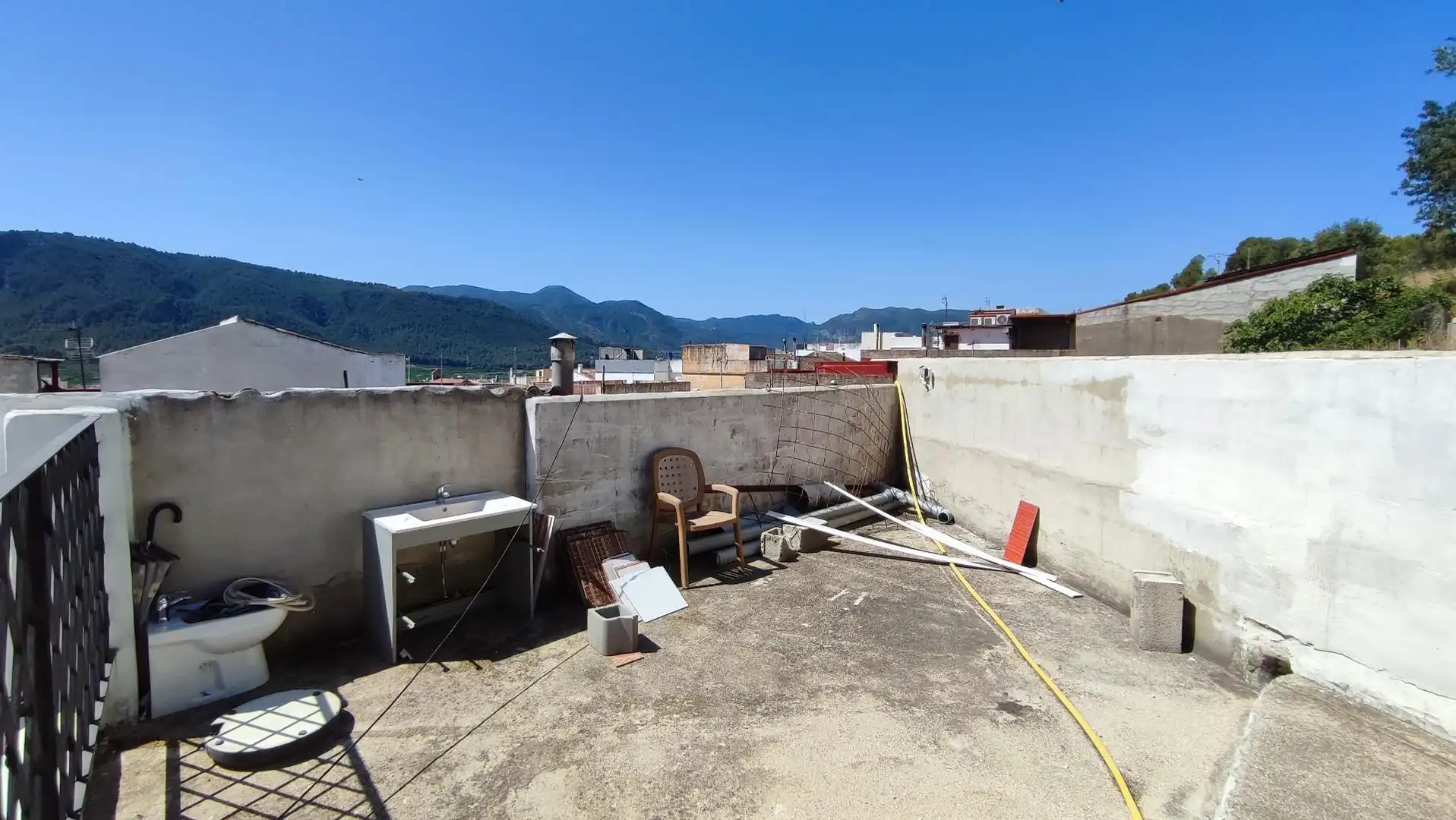 Vista exterior de Casa o xalet en venda en Tavernes de la Valldigna amb Aire condicionat, Terrassa i Traster