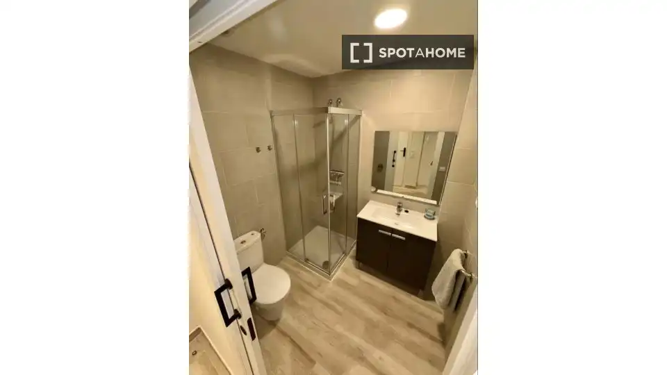 Badezimmer von Wohnung zur Miete in Torelló mit Klimaanlage, Heizung und Möbliert
