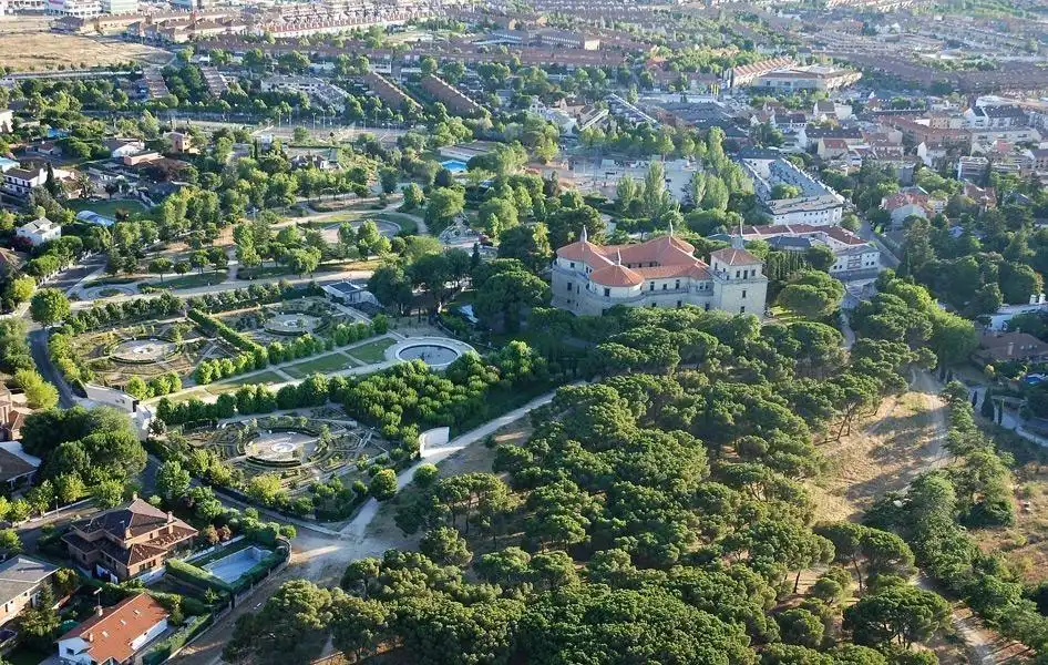 Vista exterior de Finca rústica en venda en Villaviciosa de Odón amb Aire condicionat, Calefacció i Jardí privat