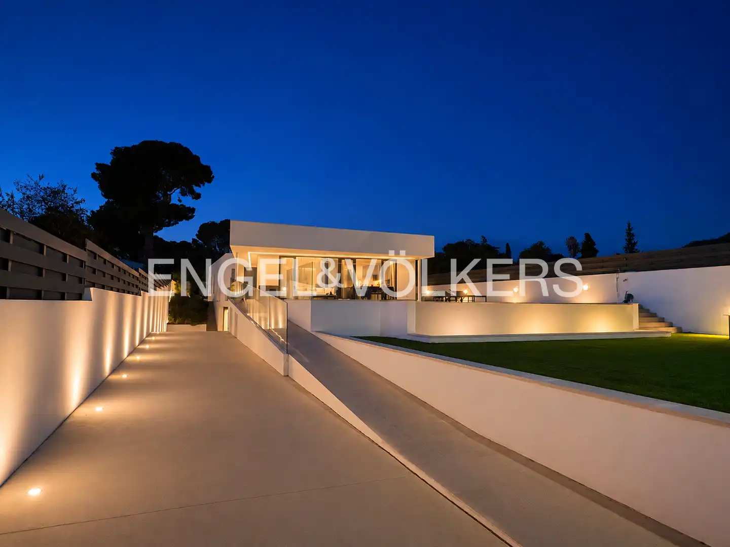 Vista exterior de Casa o xalet en venda en Náquera amb Aire condicionat, Calefacció i Jardí privat