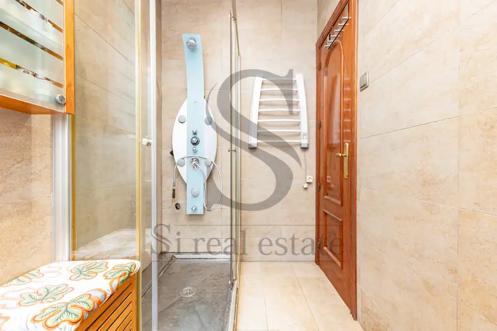 Baño de Ático en venta en Barcelona con Aire acondicionado, Calefacción y Parquet