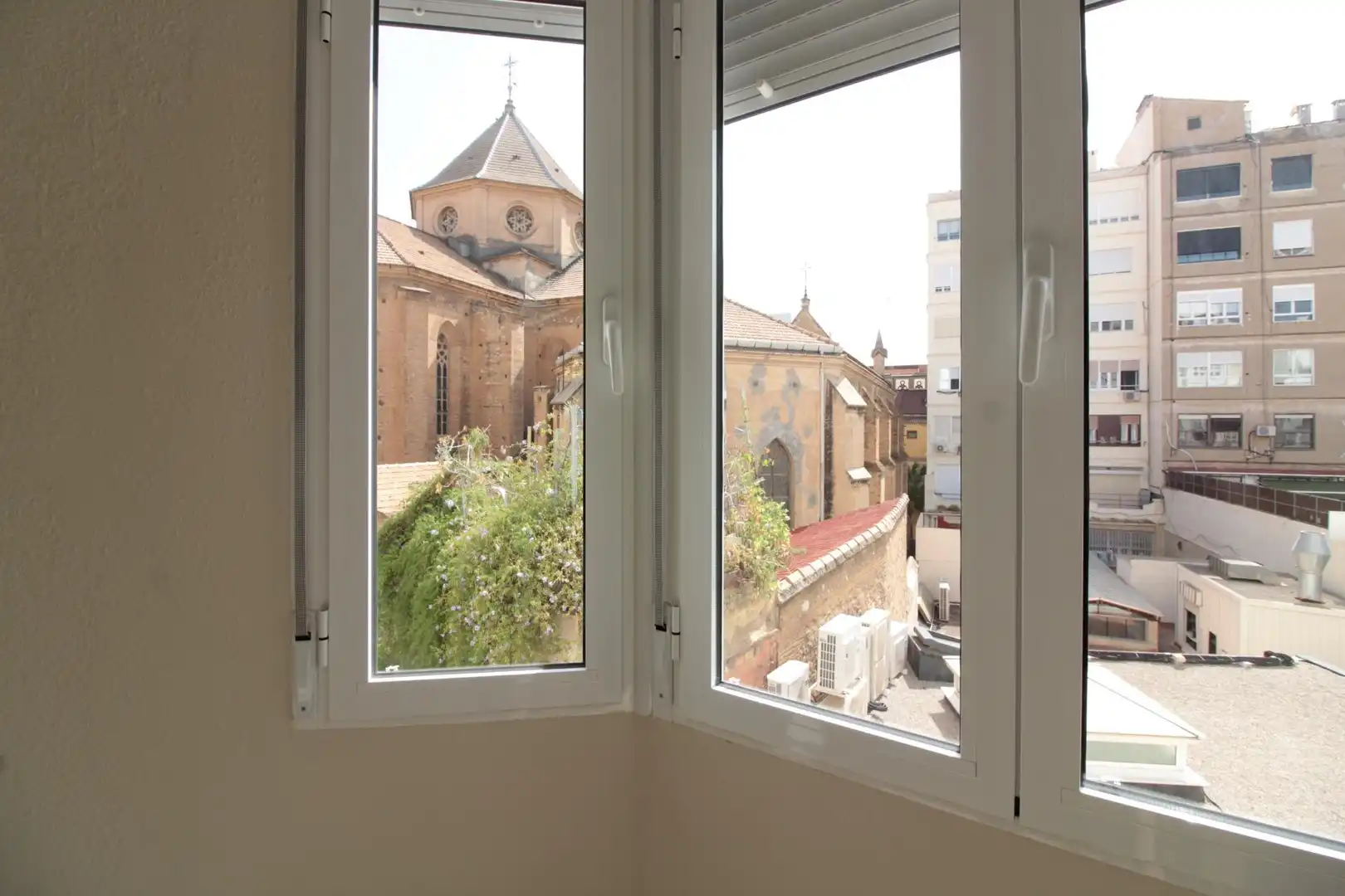 Vista exterior de Piso de alquiler en Valencia con Balcón