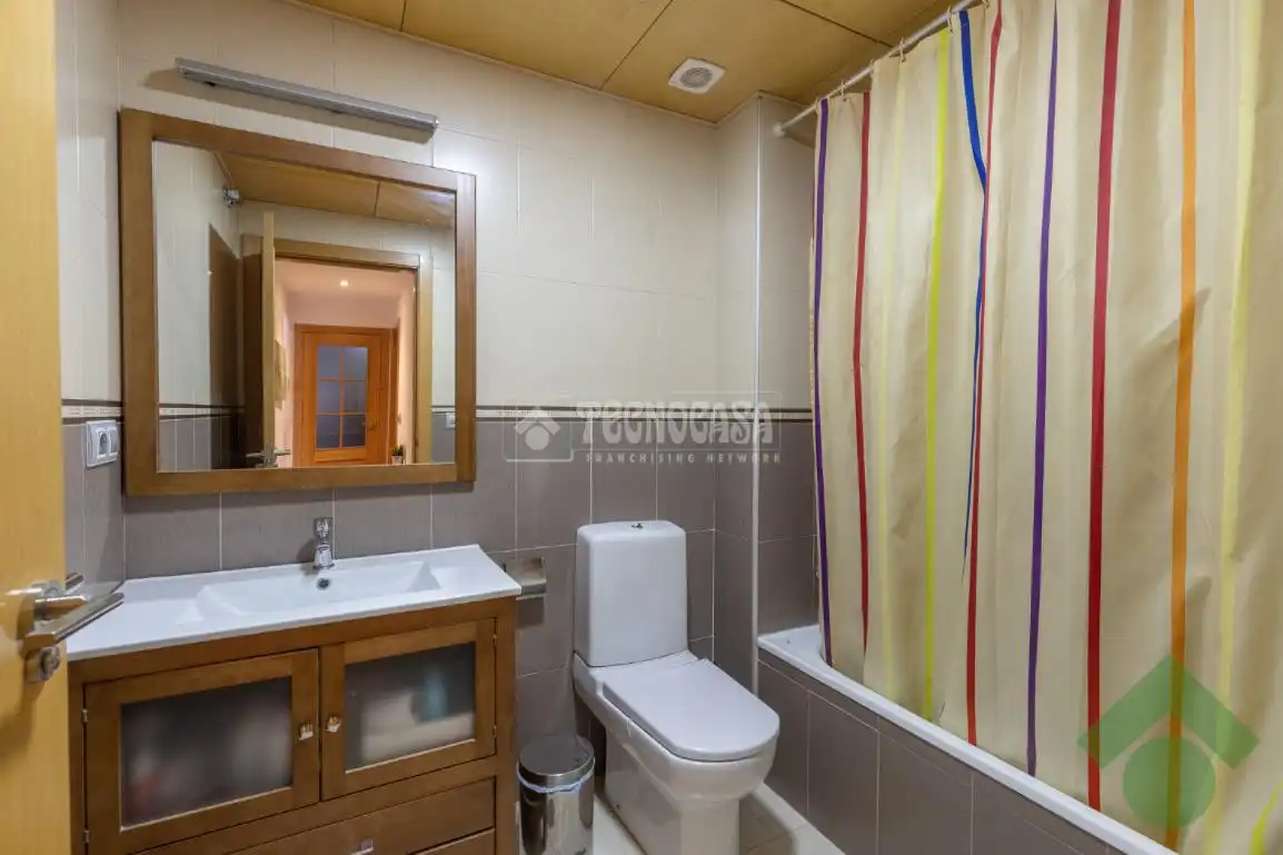 Baño de Piso en venta en Granada con Aire acondicionado, Calefacción y Piscina comunitaria