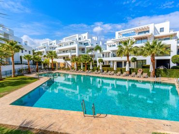 Apartament amb piscina en venda a CORTIJO CASARENO 31