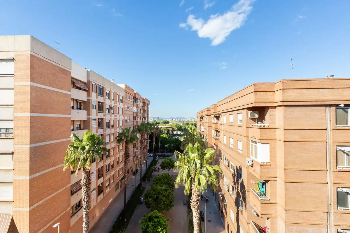 Vista exterior de Ático en venta en Mislata con Aire acondicionado, Calefacción y Jardín privado