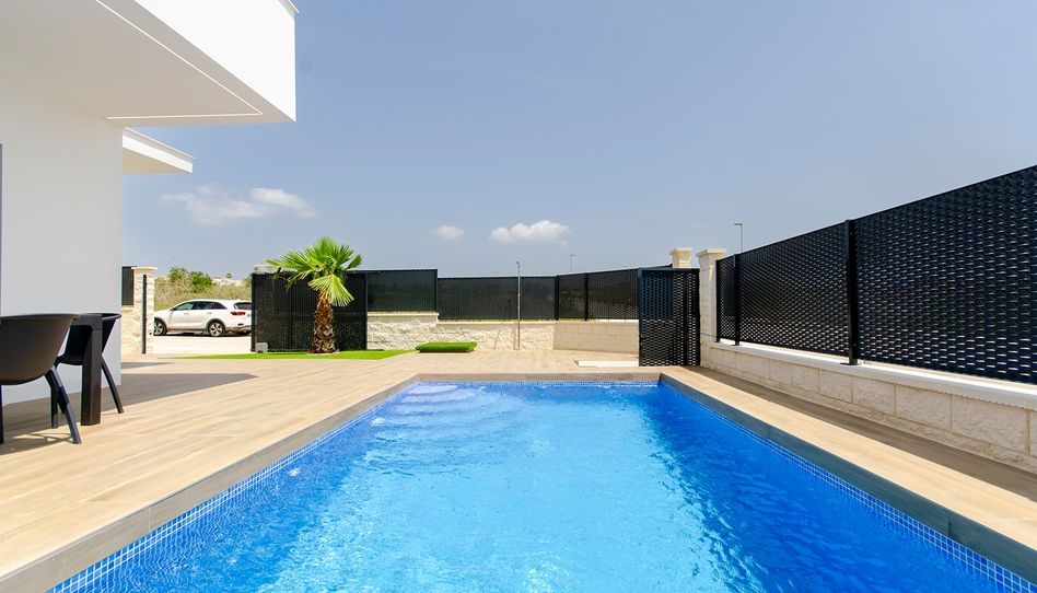 Foto 0 de Chalet de obra nueva en Orihuela, Vistabella Golf, con piscina privada y certificado energético A