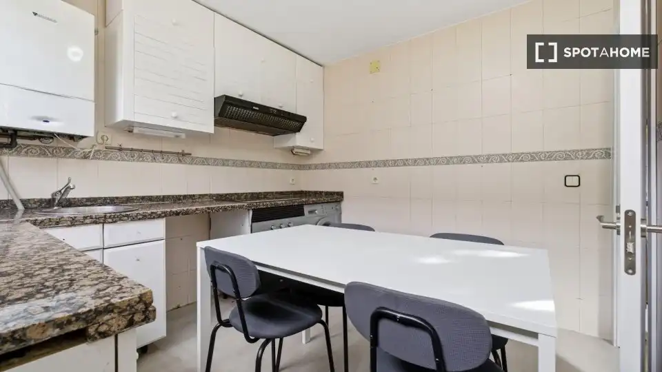 Room in Tres Olivos - Valverde