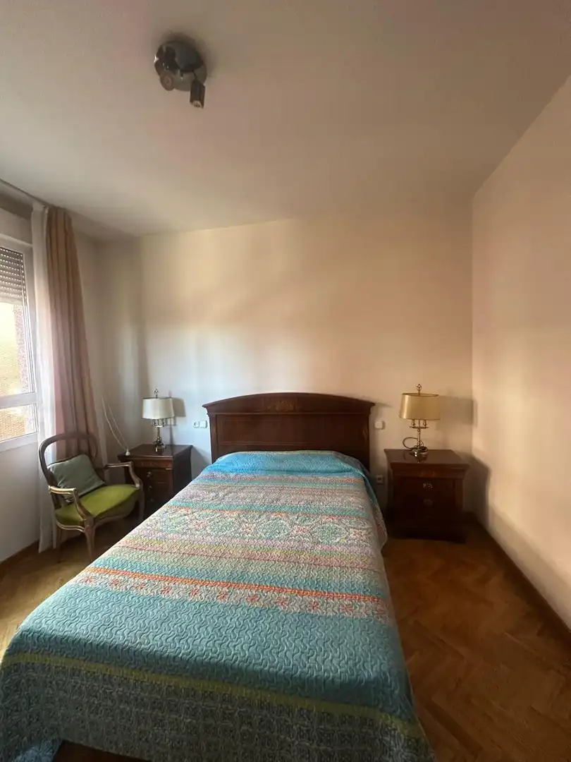 Habitación de Piso en venta en León Capital  con Calefacción, Terraza y TV