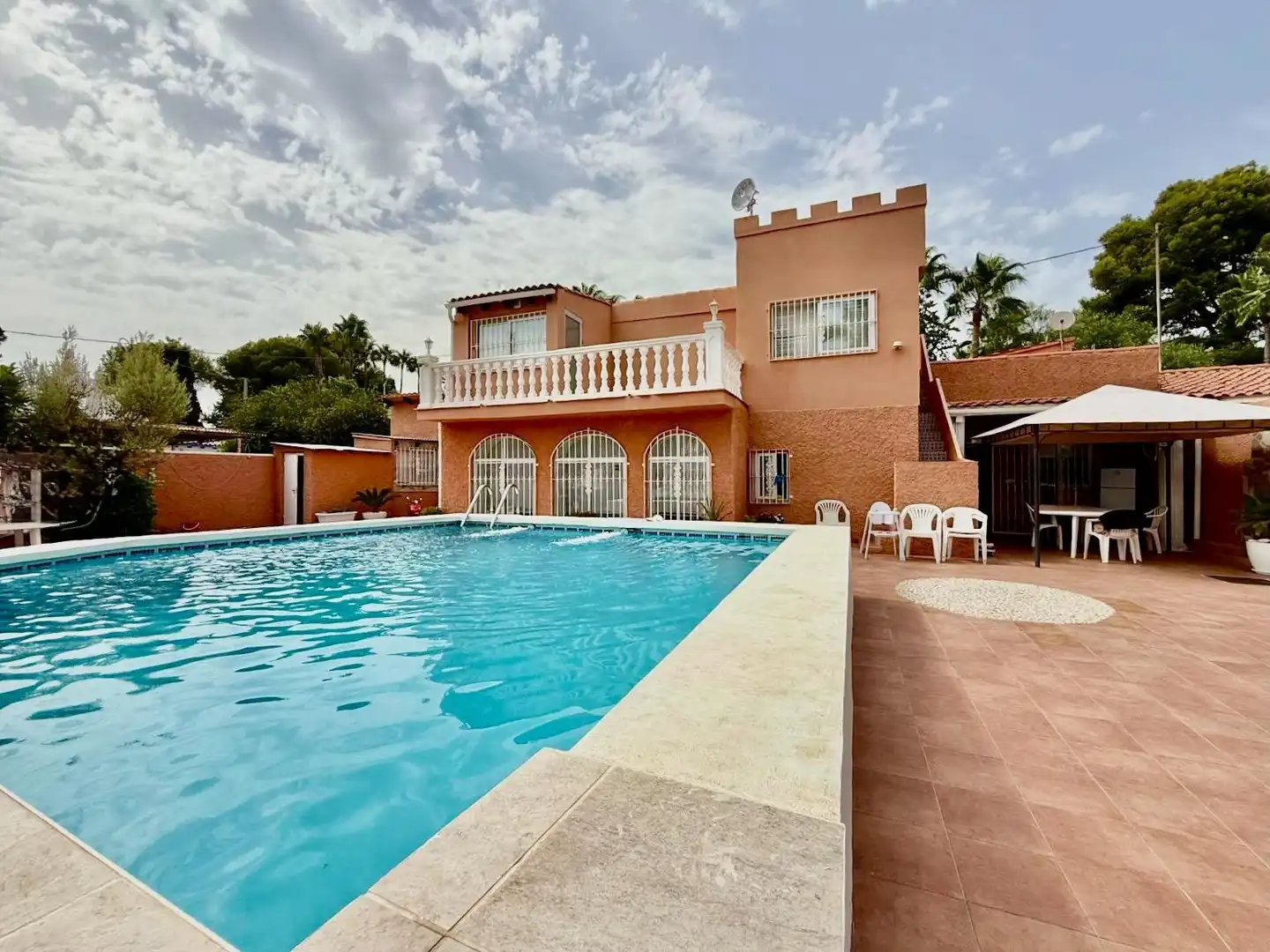 Detached house with pool for sale in Rincón de Loix