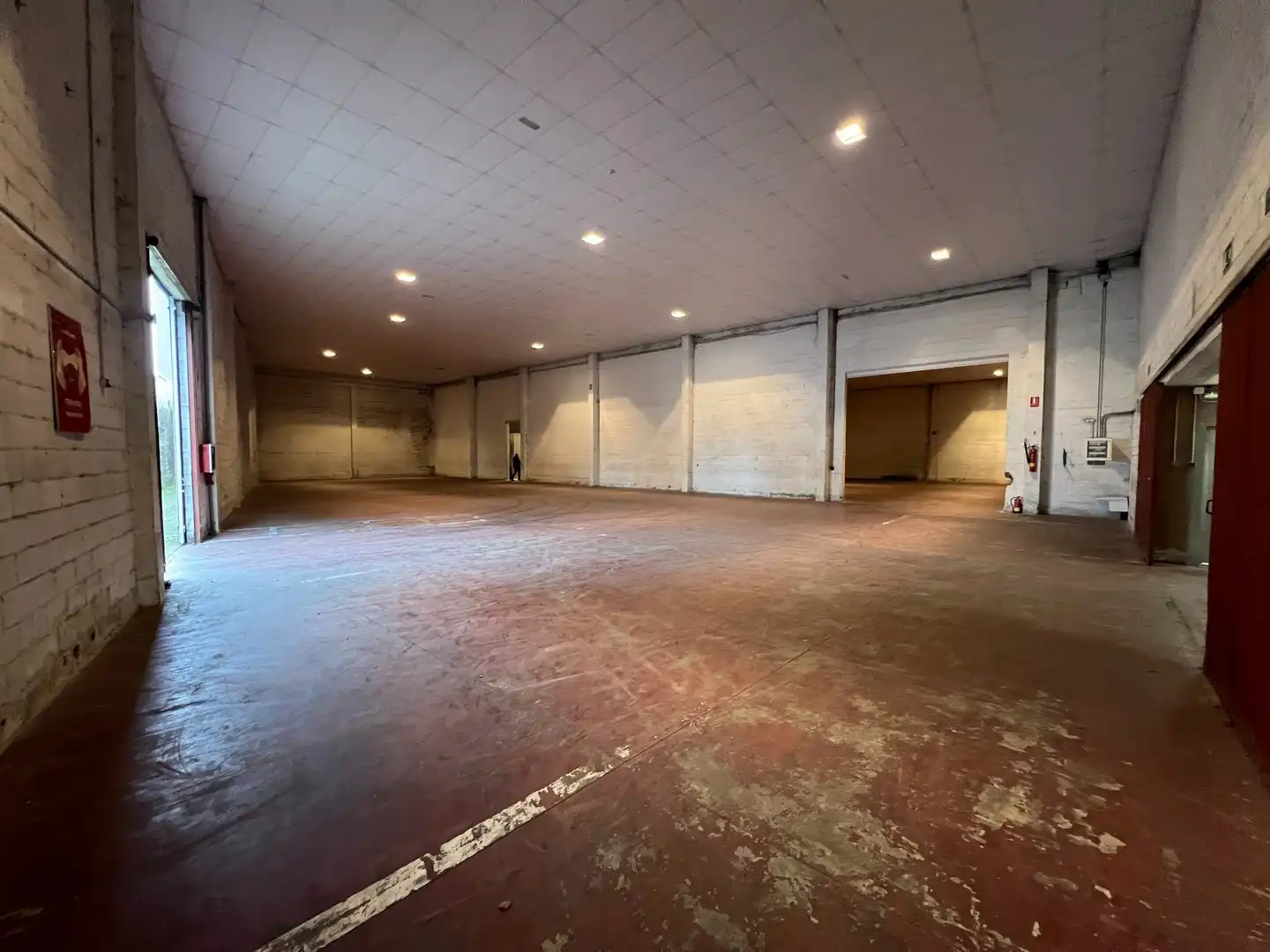 Nave industrial de alquiler en Santiago de Compostela  con Calefacción