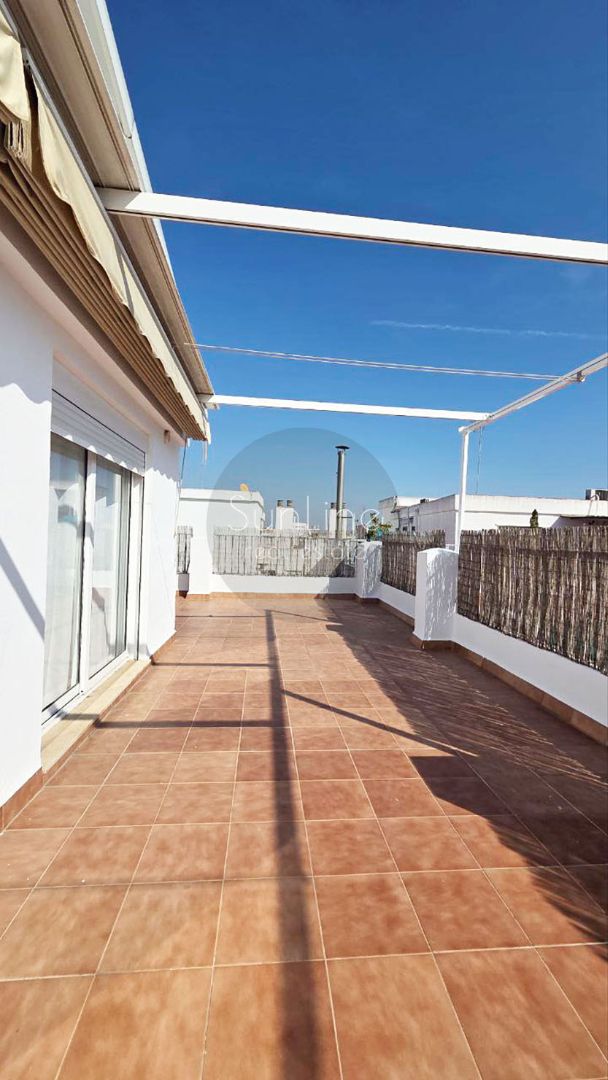 Terrassa de Pis de lloguer en  Valencia Capital amb Aire condicionat, Terrassa i Moblat