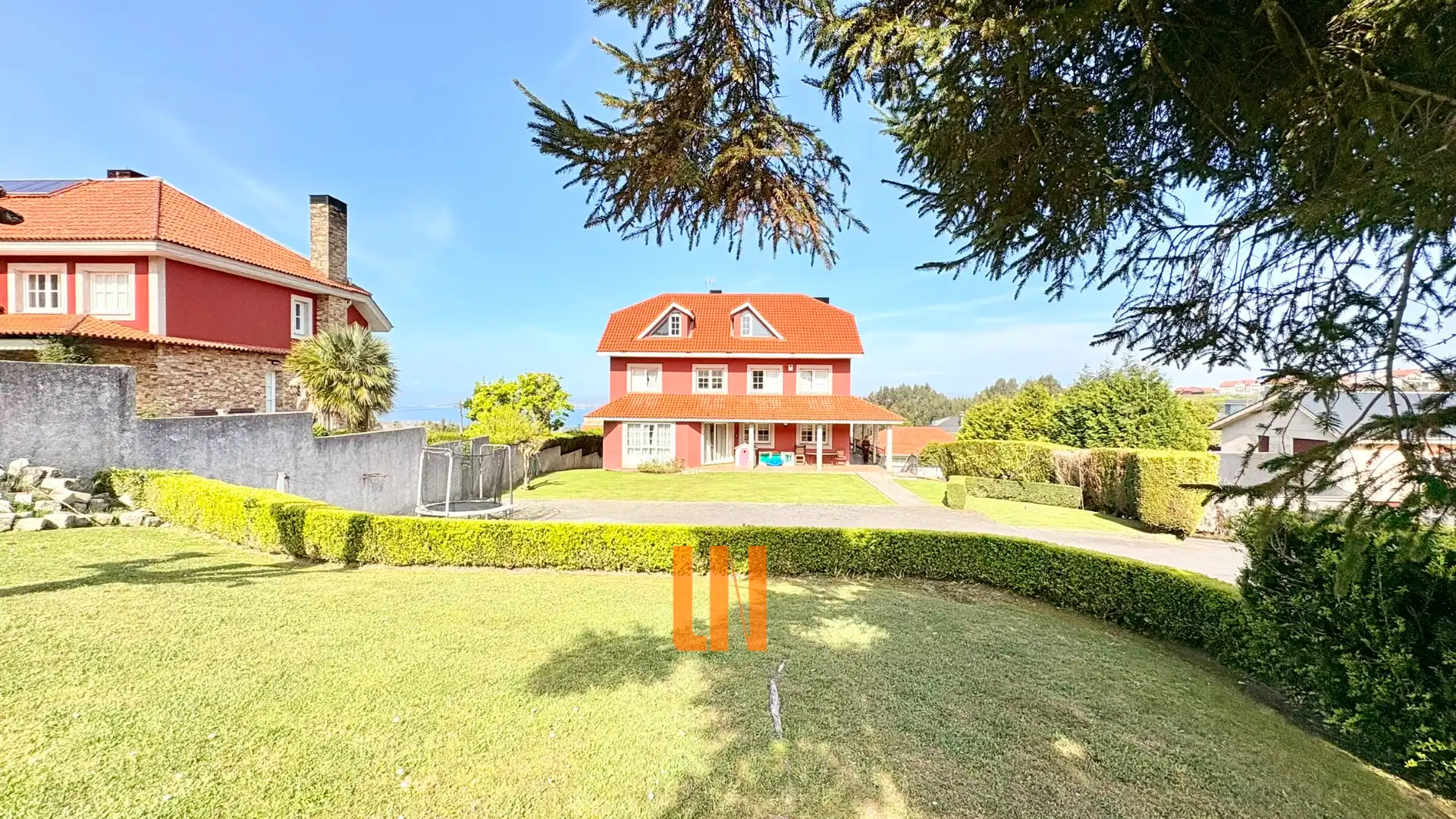 Jardí de Casa o xalet en venda en A Coruña Capital  amb Calefacció, Parquet i Terrassa