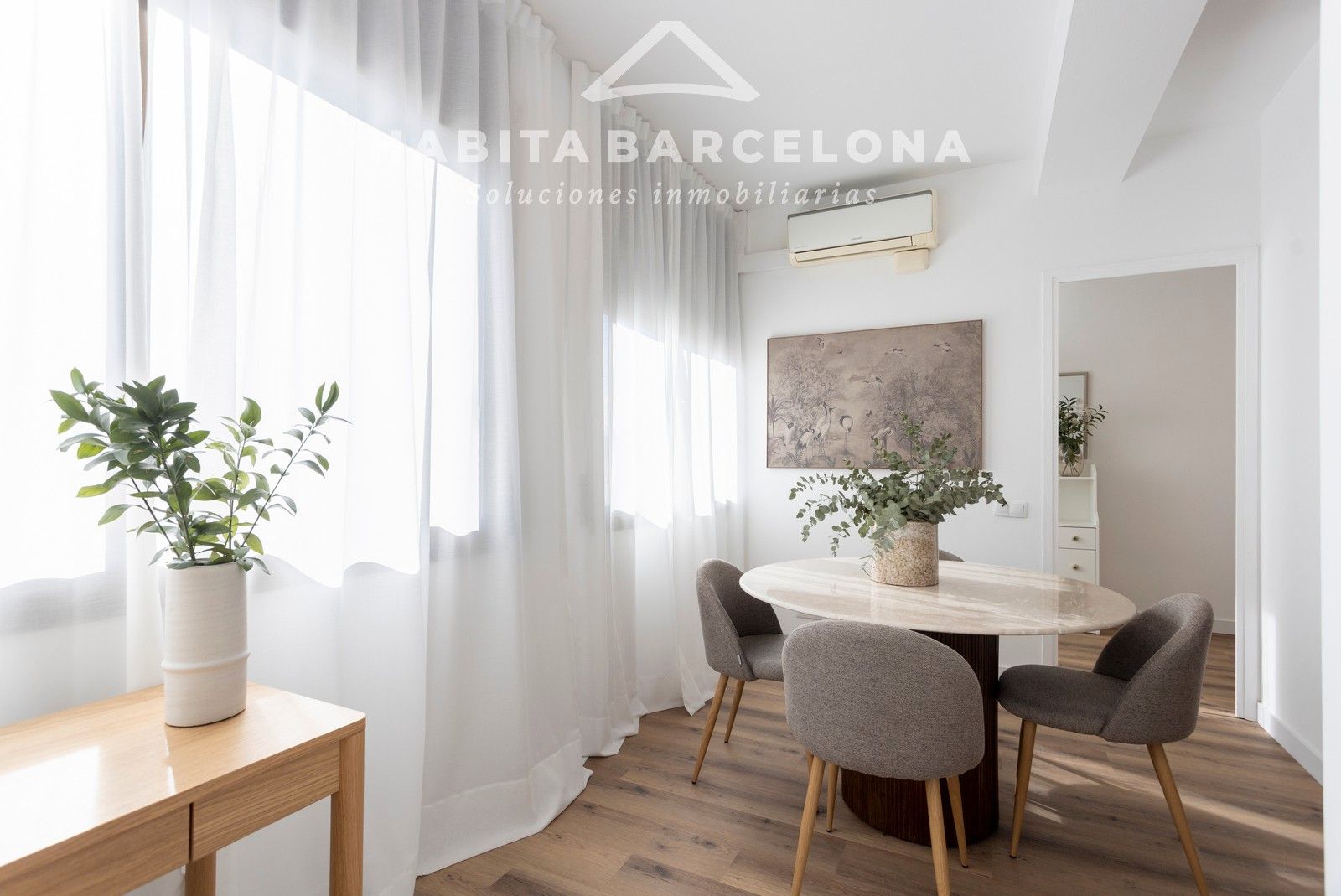 Menjador de Pis de lloguer en  Barcelona Capital amb Aire condicionat, Calefacció i Parquet
