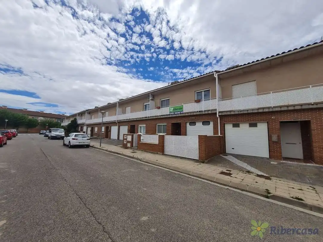 Vista exterior de Casa o chalet en venta en Cintruénigo con Aire acondicionado, Calefacción y Jardín privado