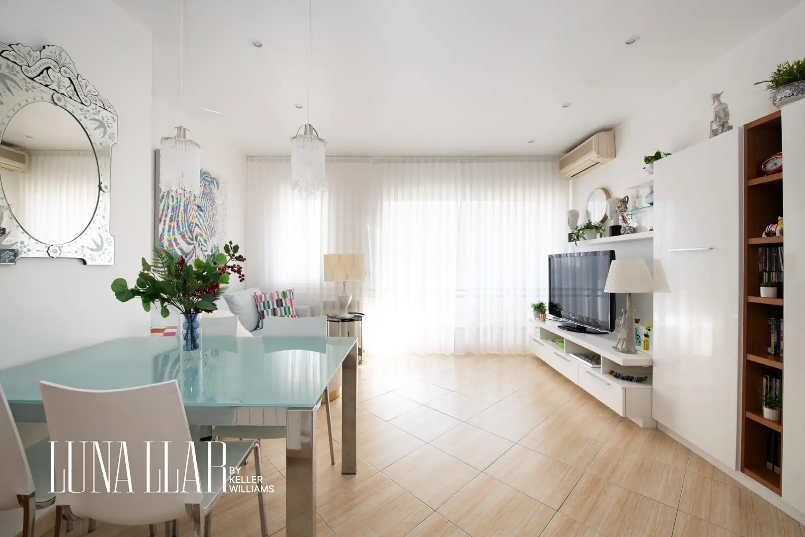 Sala de estar de Planta baja en venta en Castelldefels con Aire acondicionado, Terraza y Piscina comunitaria