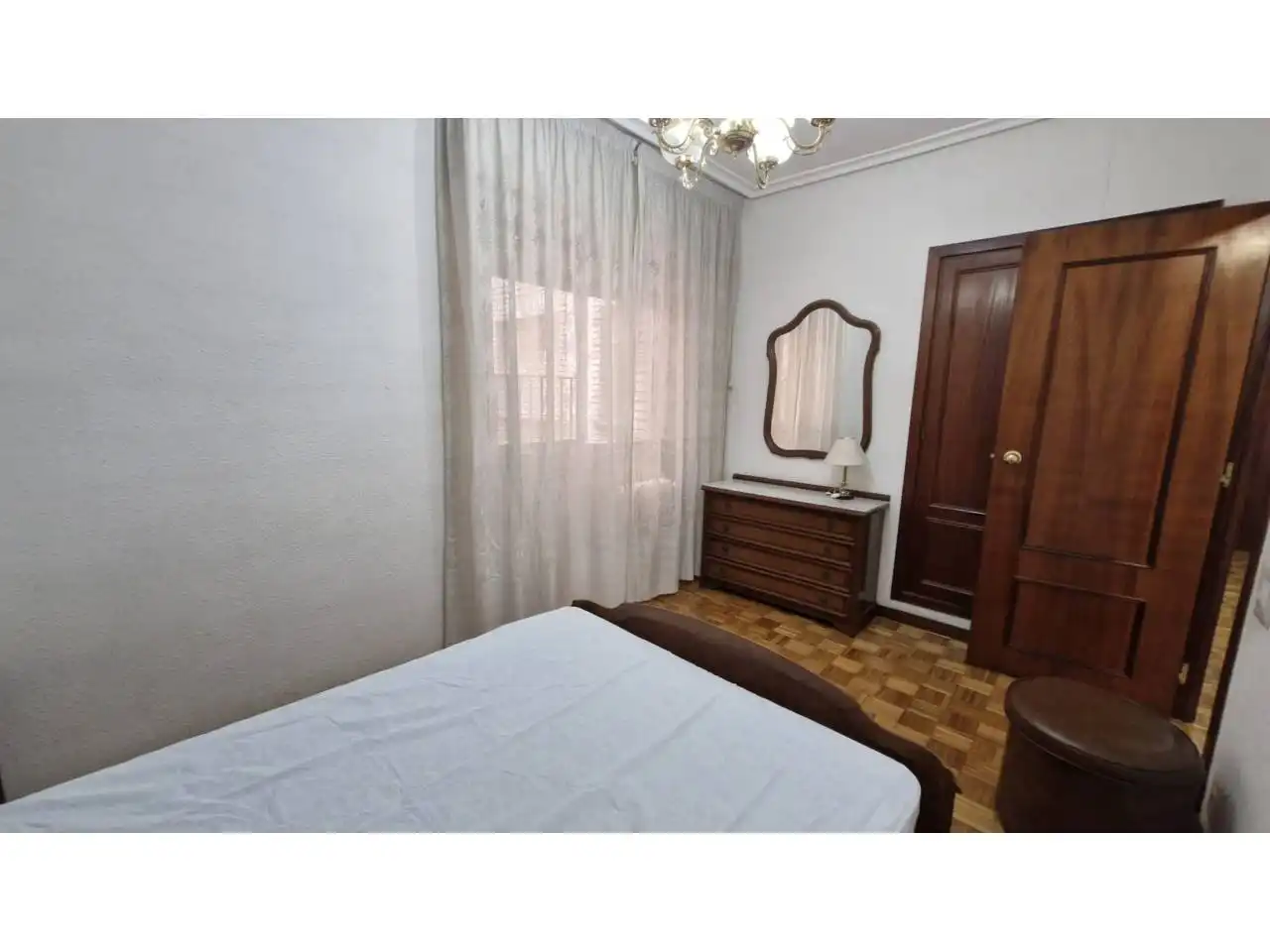Habitación de Piso en venta en  Logroño con Calefacción, Parquet y Terraza