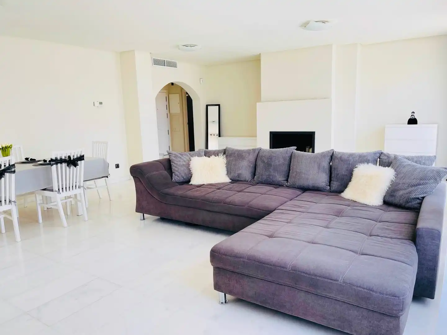 Villa mit Terrasse zum Verkauf in Golf Bahía, imagen 3