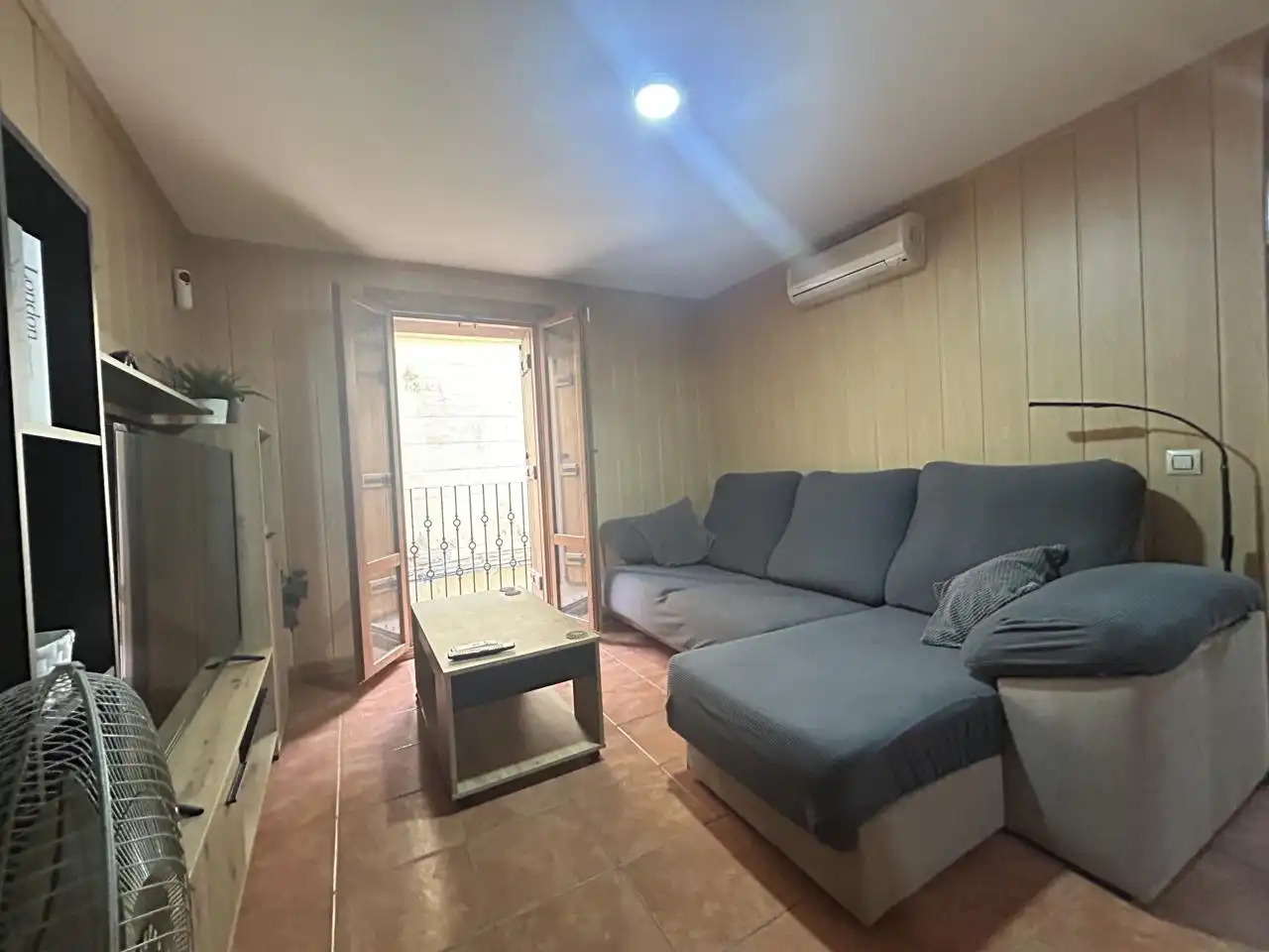 Living room of Flat for sale in Valtierra  with Air Conditioner, Parquet flooring and Storage room